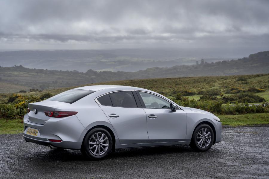 Mazda3 Skyactiv-X Sport Sedan (BP) 2019 года  (UK) (фото 17 из 42)